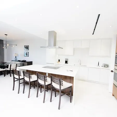 4 Bedroom Cable Beach Condo With Balcony